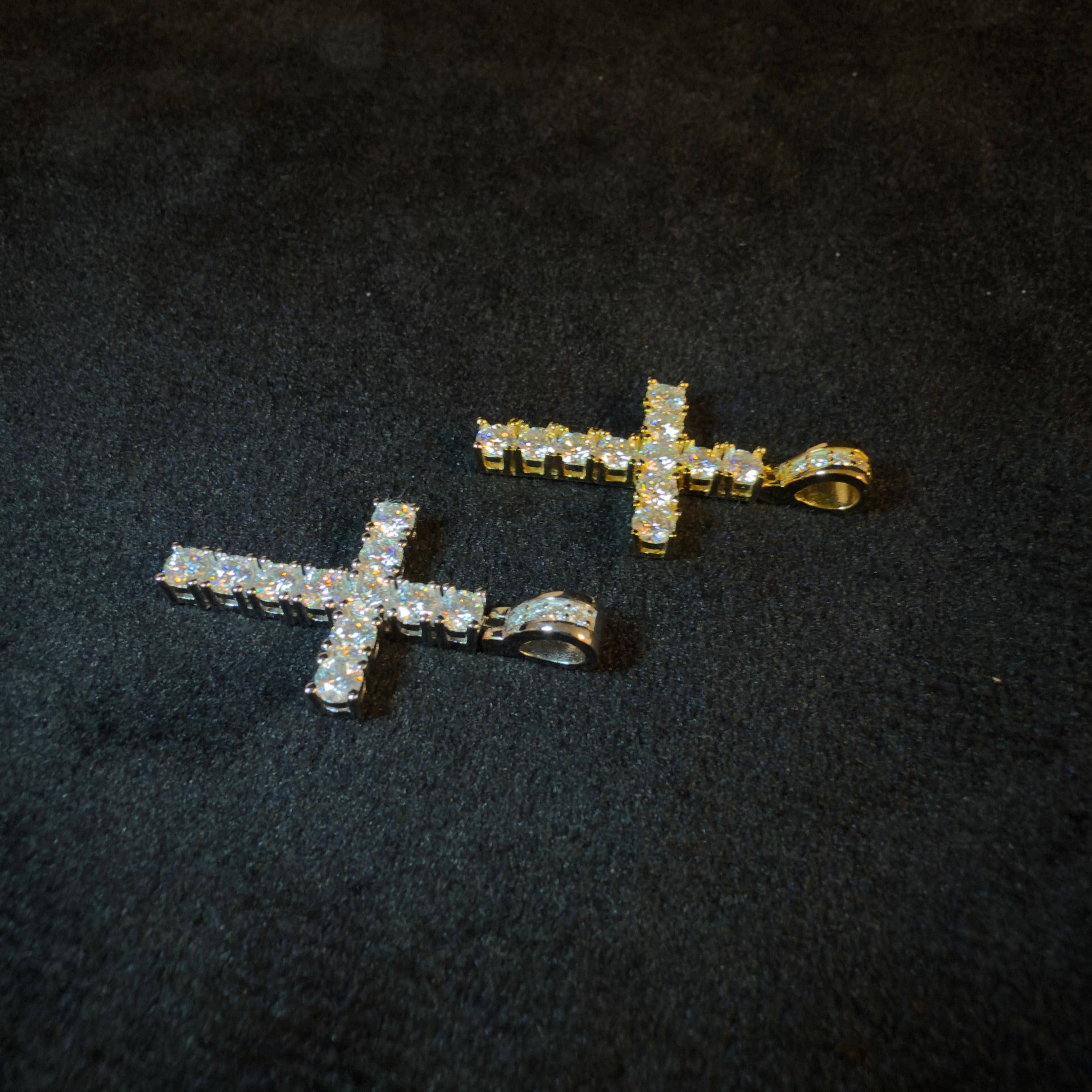 HÄNGSMYCKE KORS MOISSANITE S925 - SILVER