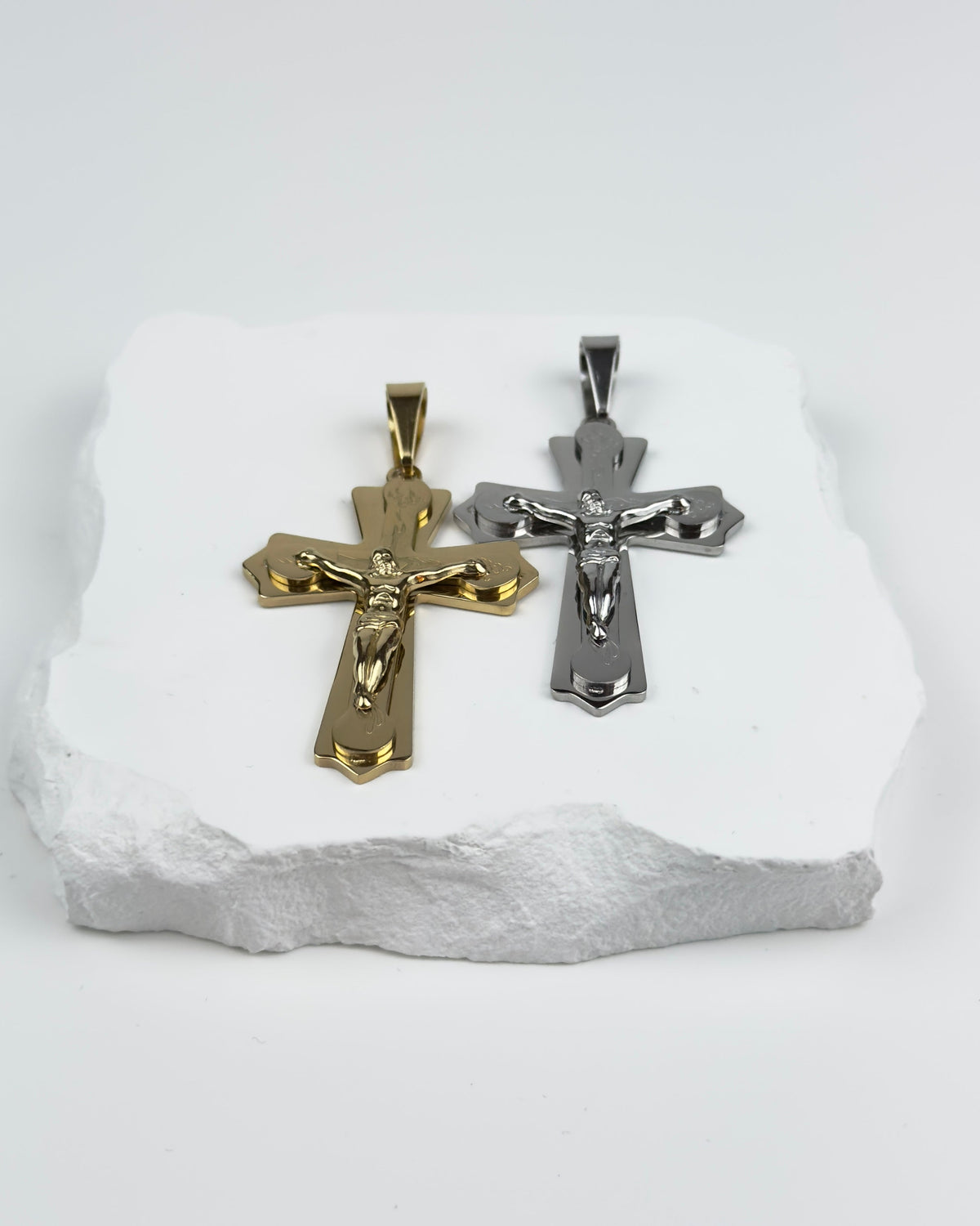 HÄNGSMYCKE CROSS - SILVER
